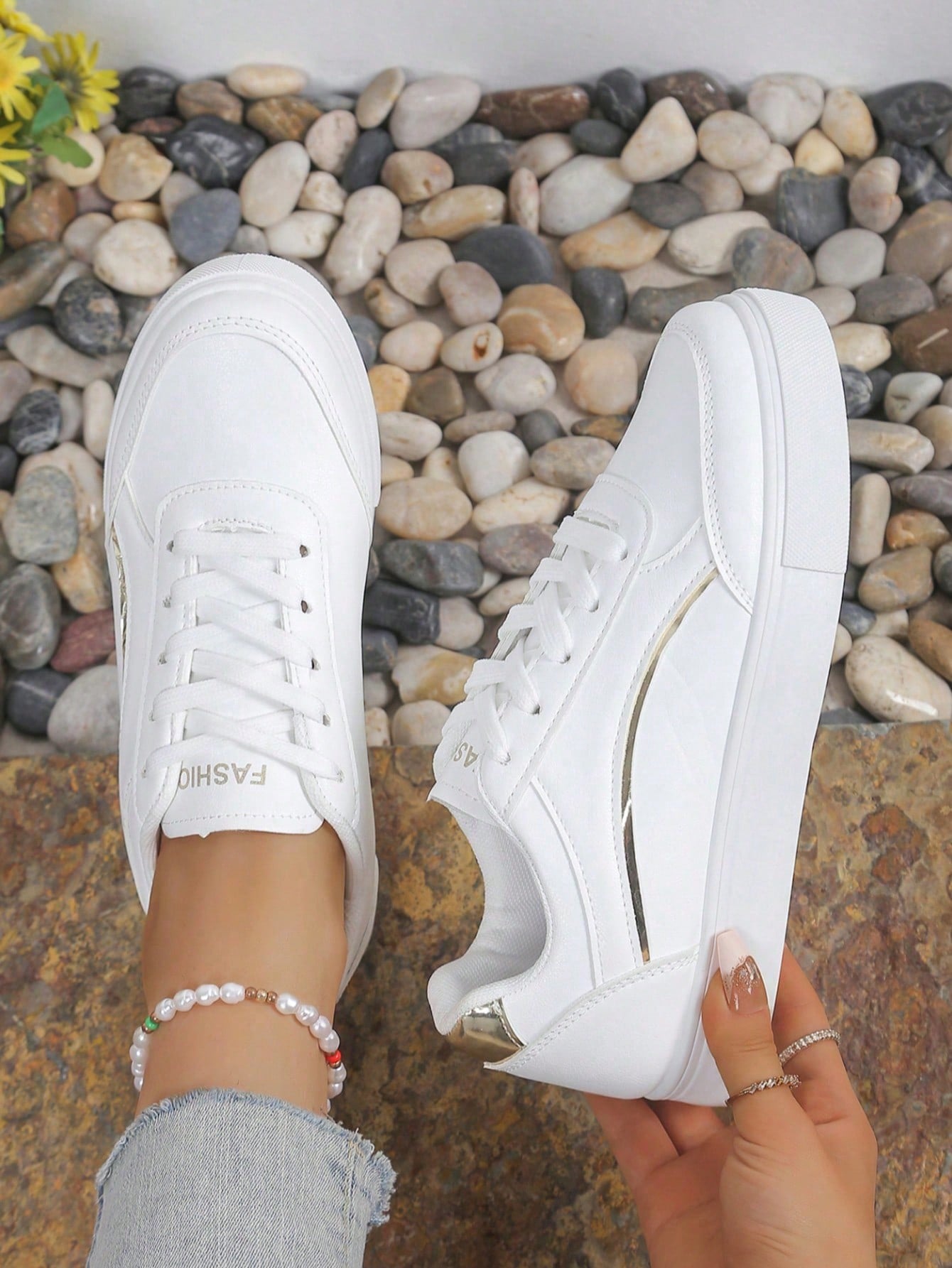 Women White Casual Sneakers, L - Running Gear Women ulasan dan harga
