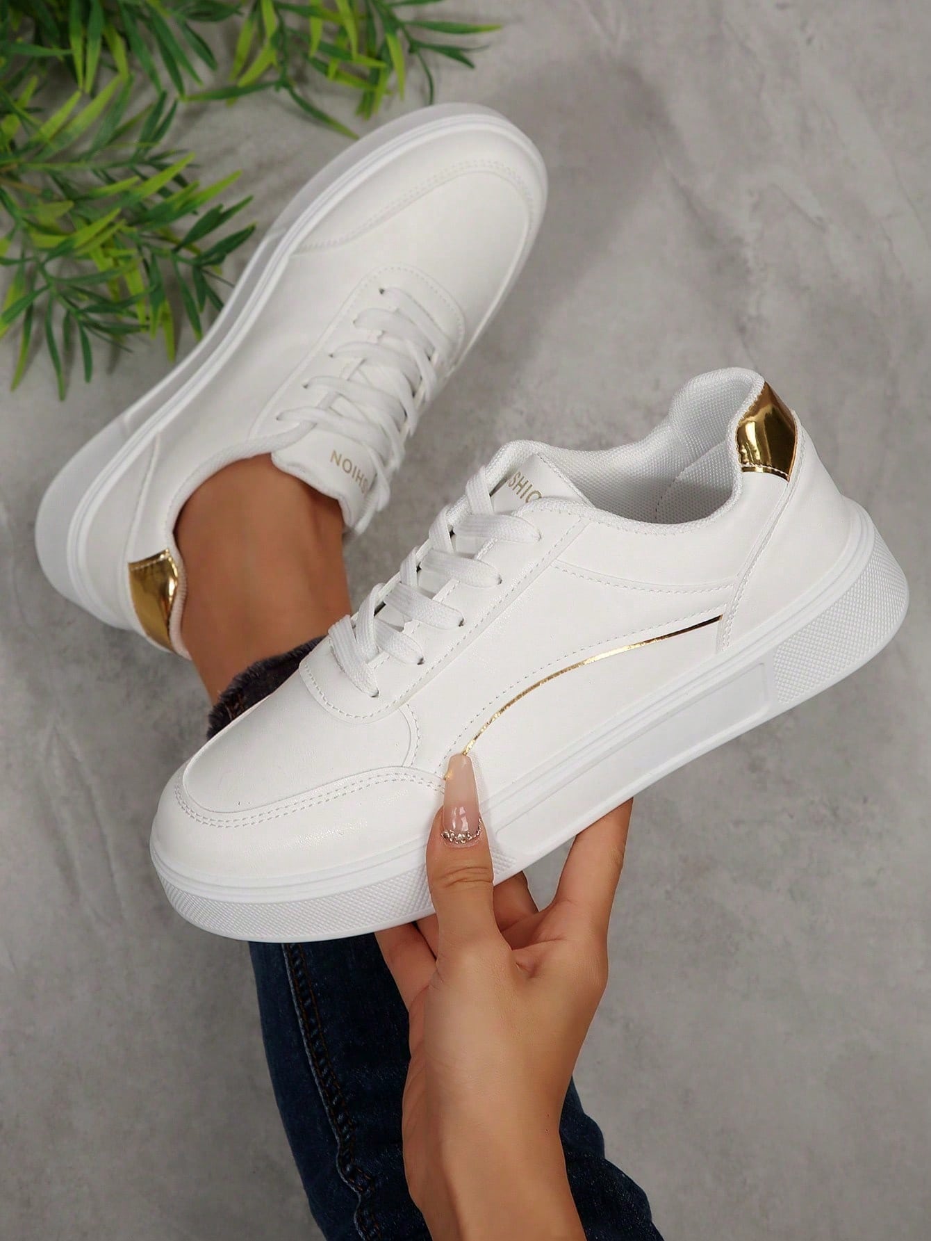 Women White Casual Sneakers, L - Running Gear Women ulasan dan harga